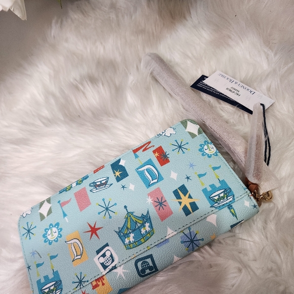 Dooney & Bourke Disney World Disneyland Fantasyland Zippered Wristlet Wallet new - Picture 3 of 10